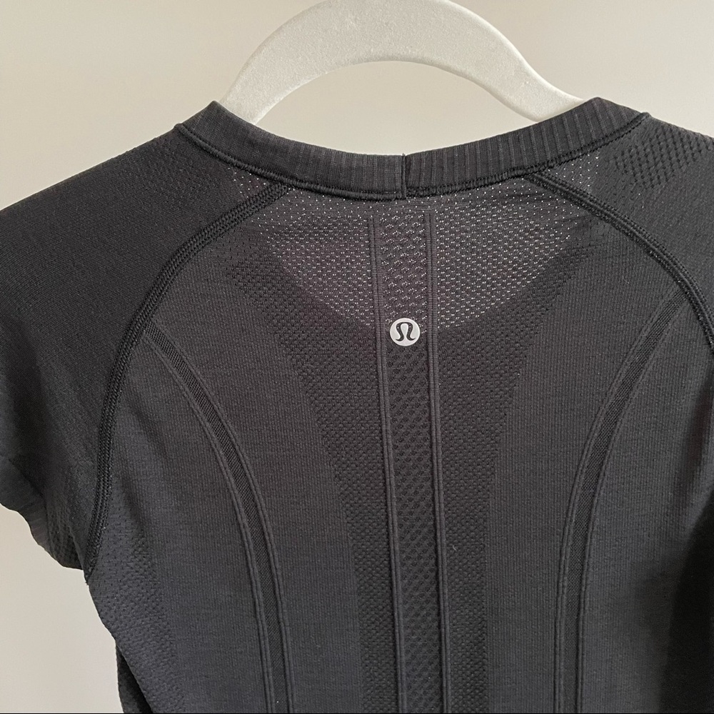 Lululemon Swiftly Tech Black Short Sleeve Shirt Sz 6